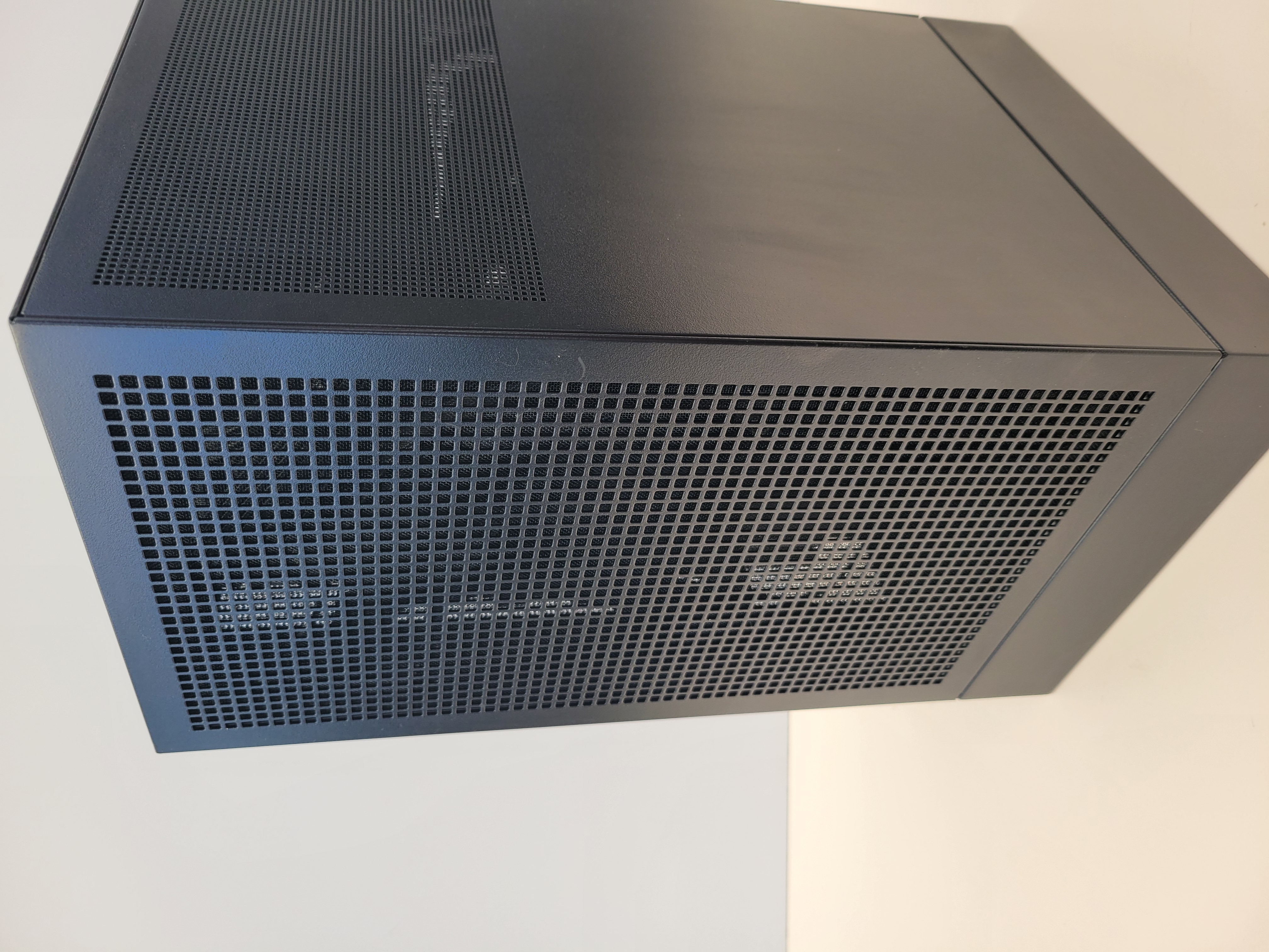 CH170 Digital side profile, full mesh, clean studio